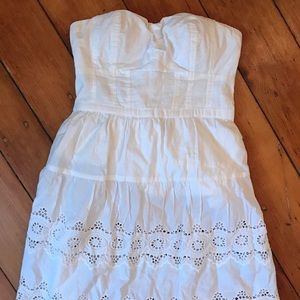 American Eagle 🖤 white eyelet mini